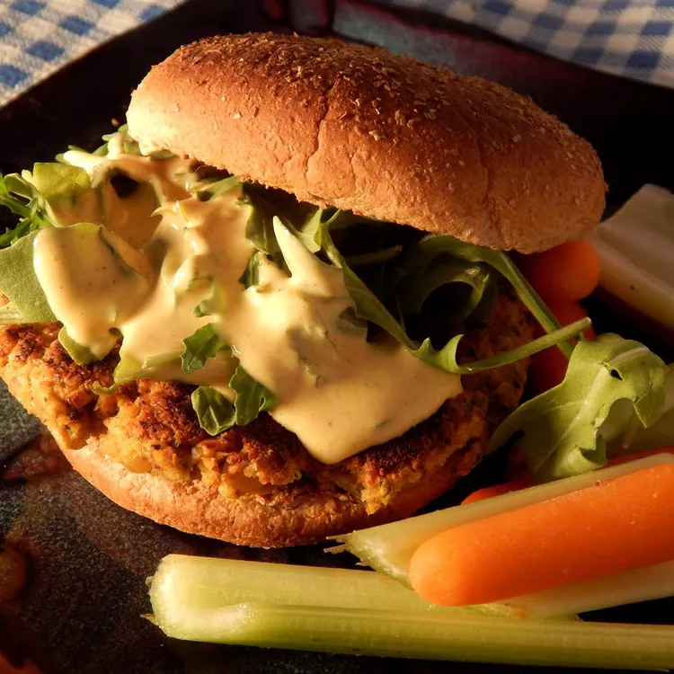 9 Easy Quinoa Burger Recipes That Make for Satisfying Dinners