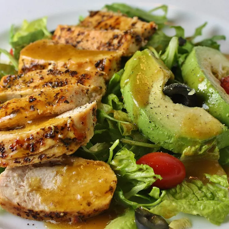 8 Easy Tomato Avocado Salads